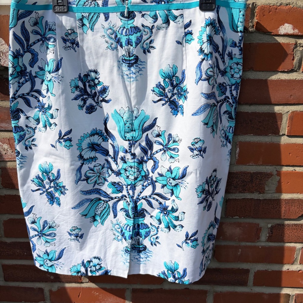 Talbots Woman Petites Blue Floral Urn Pencil Skirt‎ White 14WP Cotton Blend - Picture 3 of 6